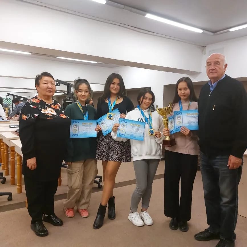 Команда девушек по шашкам заняла 1 место в XXVIII Спартакиде колледжей города Алматы. Поздравляем 💐💐💐