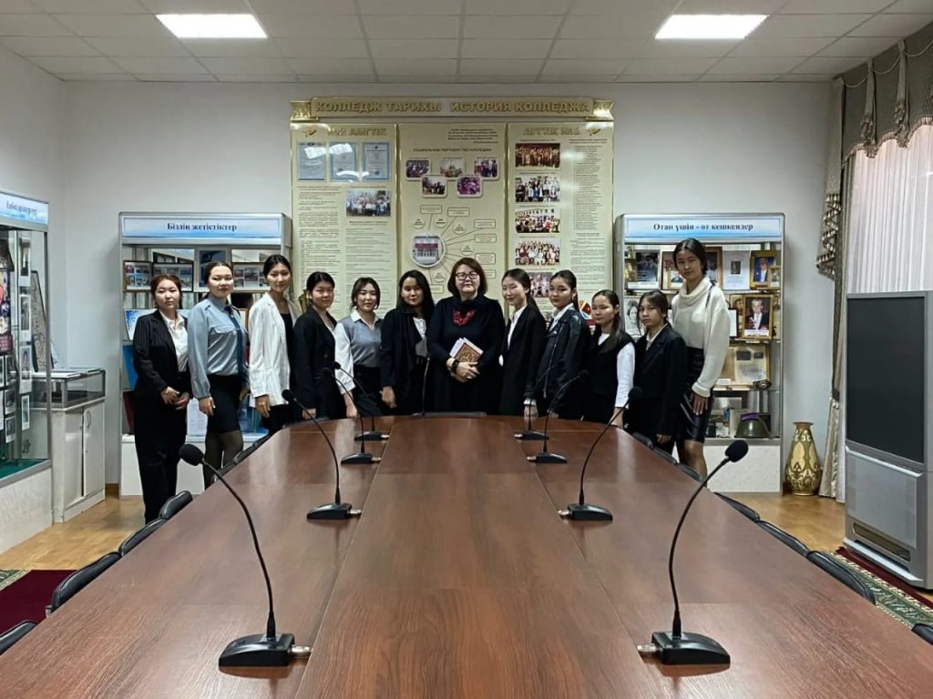 11 қараша 2023 ж. Алматы мемлекеттік гуманитарлық педагогикалық колледждін «Qahar» дебат клубынын кезекті отырысы өтті.